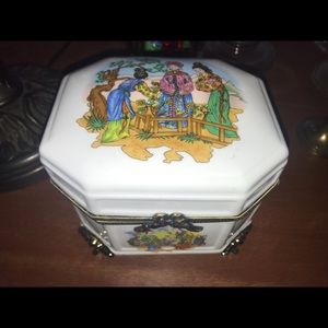 Vintage 2002 Made For You By Maxine Chinese Oriental Trinket Box Jewelry Holder